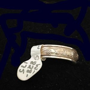14kt GOLD PLATE RING, BORDERED BY STERLING SILVER BAND, FILIGREE PATTERN, SZ 8